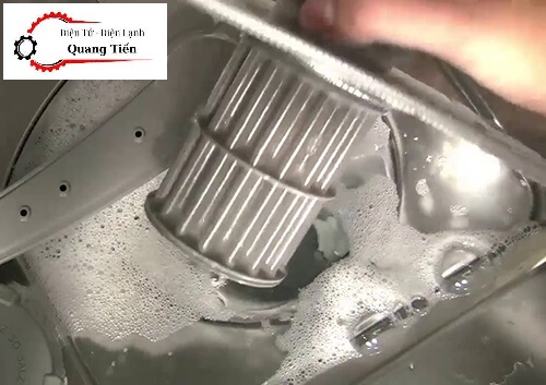 máy rửa bát không thoát nước