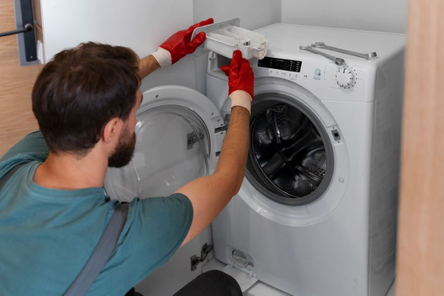 Khay chứa nước máy giặt bị tắc, bẩn