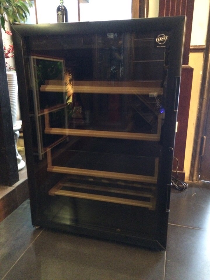 Sửa tủ Cigar tại nhà